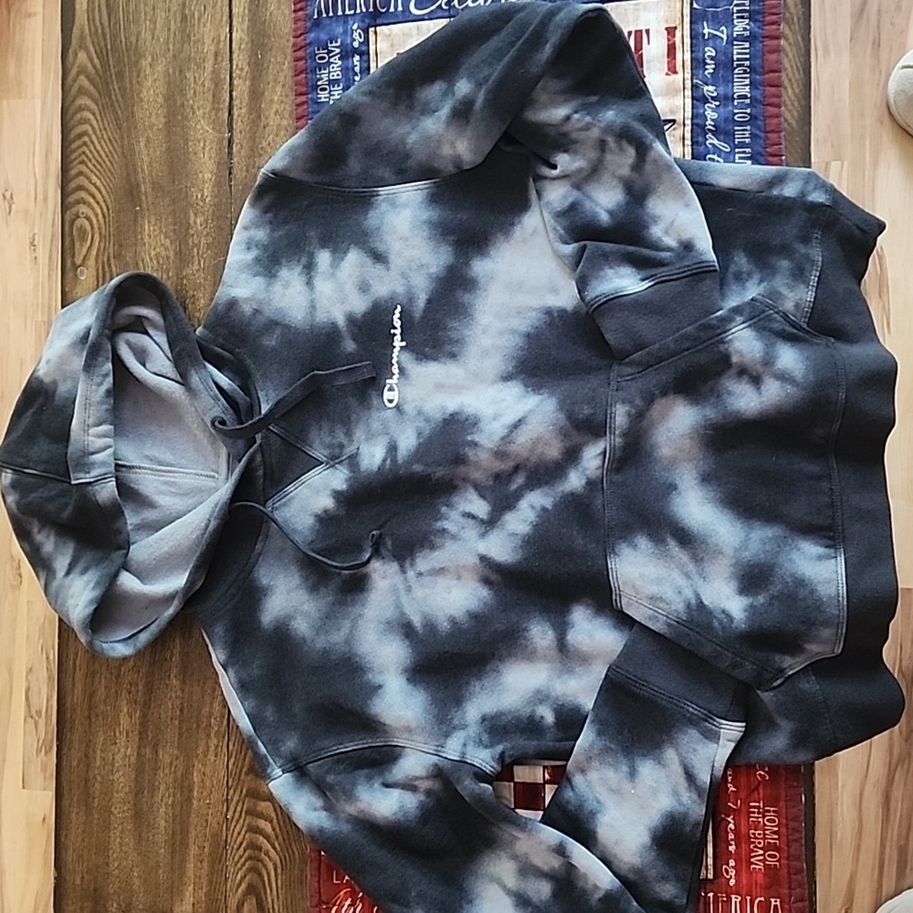 Champion Black/Gray Pull Over Hoodie in size Small